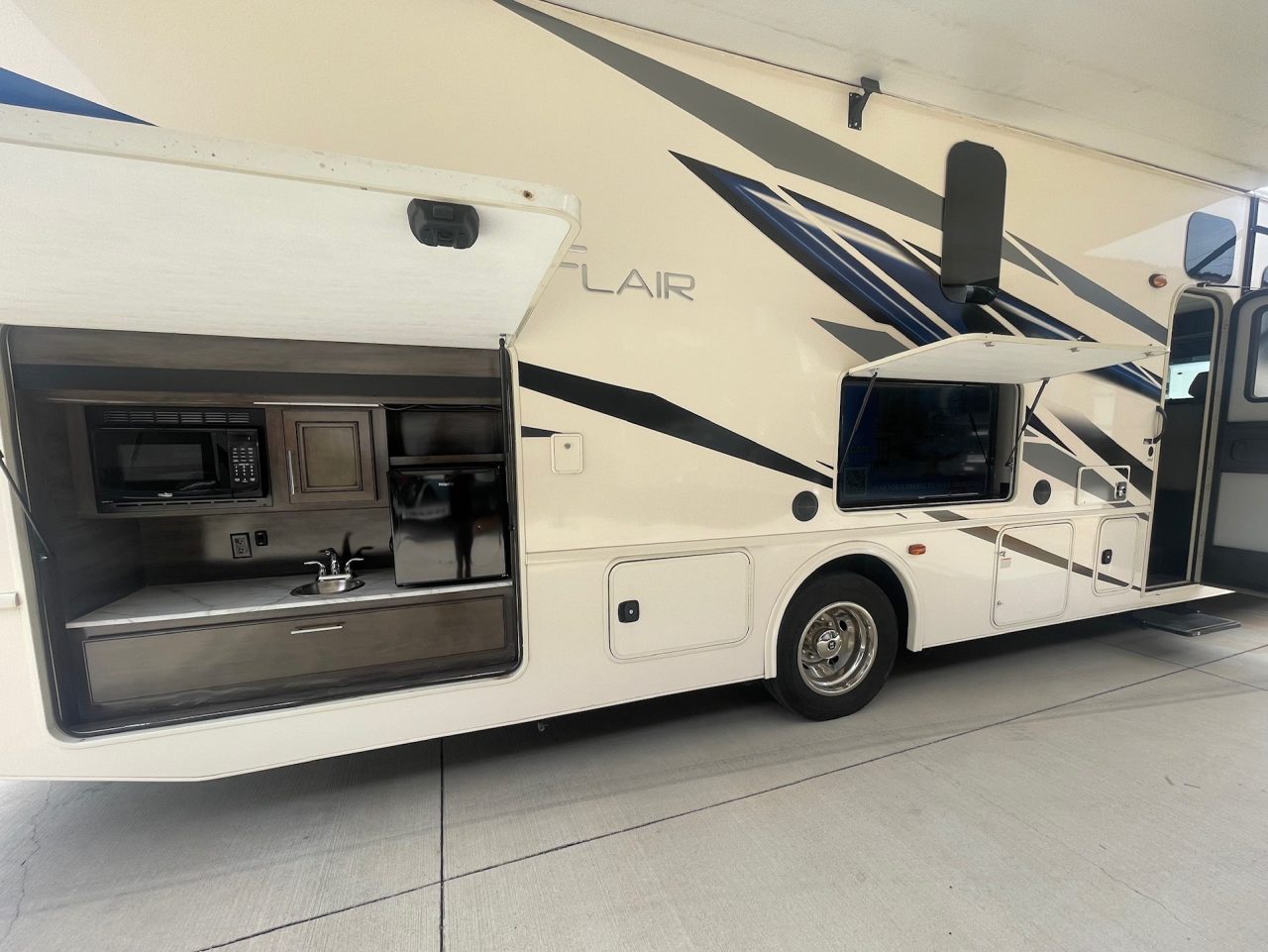2022 Fleetwood Flair 36ft | rv rentals near me | rv rental